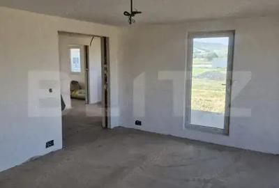 Casă cu 4 camere cu Teren 5600 Mp în Central - 3