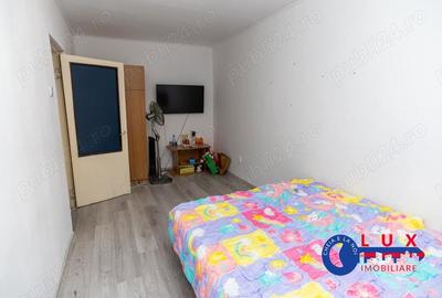 Apartament cu 3 camere decomandat în Piața Nouă - 1