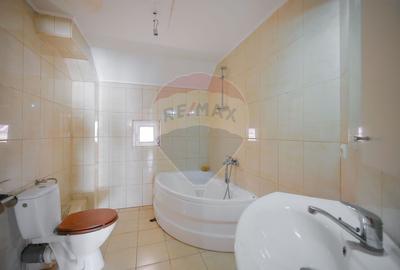 Casa cu 6 camere si 1000mp teren de vanzare in Sanmartin Casa cu 6 camere si 1000mp teren de vanzare in Sanmartin - 5