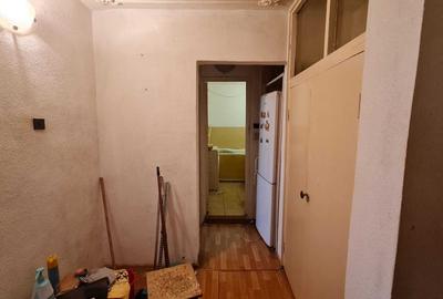 ZIMBRU-DACIA-ap.2 camere, decomandat,liber,et.1/4,simplu la interior