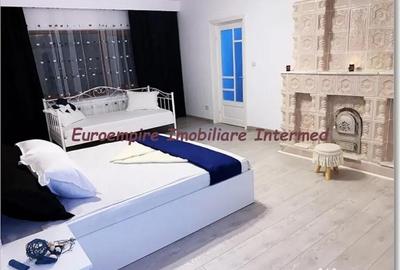 Casă cu 5 camere cu Teren 400 Mp în Agigea - 1