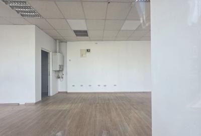 Zona Traian 50 mp Parter trafic intens pietonal vitrina 9 ml Zona Traian 50 mp Parter trafic intens pietonal vitrina 9 ml - 5