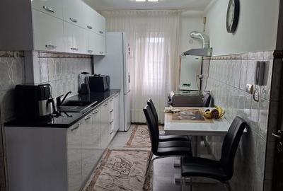Apartament cu 3 camere decomandat în Petros - 8