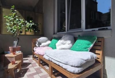 Apartament cu 3 camere semidecomandat în Universitate