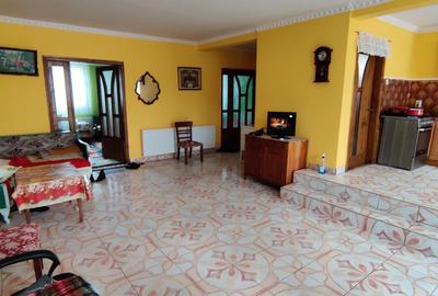 Casă cu 5 camere cu Teren 2000 Mp în Central - 18