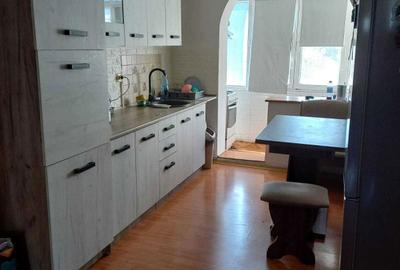 Apartament cu 3 camere decomandat în Vitan - 1