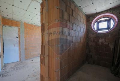 De vanzare casa cu un proiect deosebit, la rosu , Str. Gheorghe Doja - 27