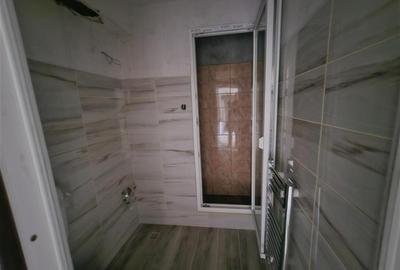 Apartament cu 2 camere semidecomandat în Micro I - 8