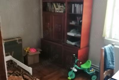 Apartament cu 4 camere decomandat în Găești - 9