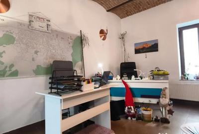Spațiu comercial, de 35 mp, în Central - 4