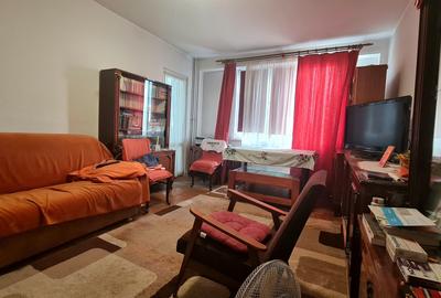 Apartament cu 3 camere decomandat în Vlahuță