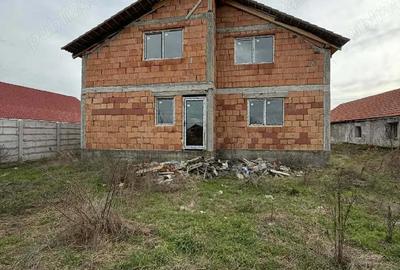 Casă cu Teren 1064 Mp în Vinga - 1