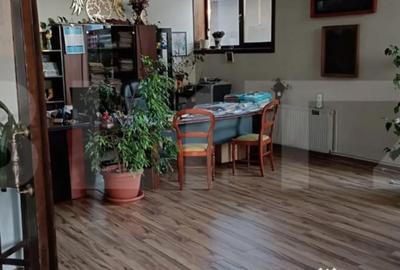 Spațiu comercial, de 93 mp, în Unirea - 8