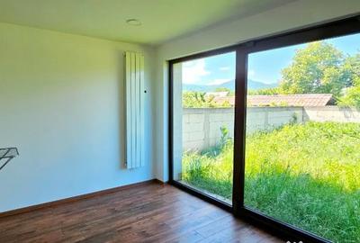 Casă cu 6 camere cu Teren 1100 Mp în Sud