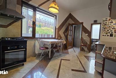 Casă cu 5 camere cu Teren 456 Mp în Central - 12