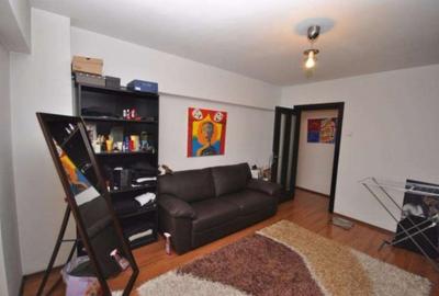 Apartament cu 3 camere decomandat în Tineretului - 3