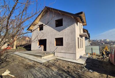 Casă cu 4 camere în Valea Adâncă - 1