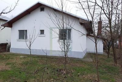 Casă cu 4 camere cu Canalizare în Gruiu - 1