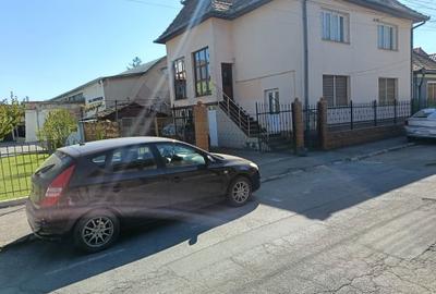 Casă cu 4 camere cu Teren 350 Mp în Central - 2