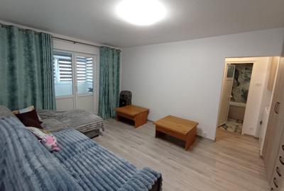 Apartament cu 2 camere semidecomandat, mobilat în Baza 3 - 3