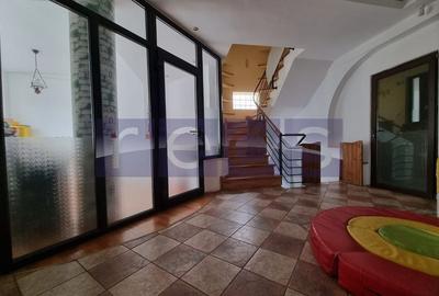 DE INCHIRIAT VILA  D+P+1+2 + CURTE | ZONA PARCUL CAROL - 6