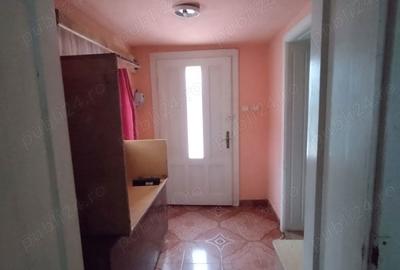 Casă cu 3 camere cu Teren 700 Mp în Central - 2