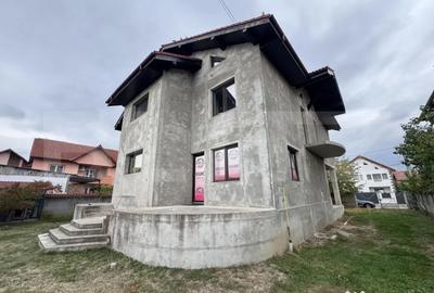 Casă cu 2 camere cu Teren 800 Mp în Șișești - 10