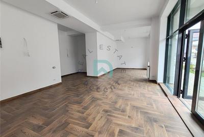 Spațiu comercial, de 64 mp, în Tractorul