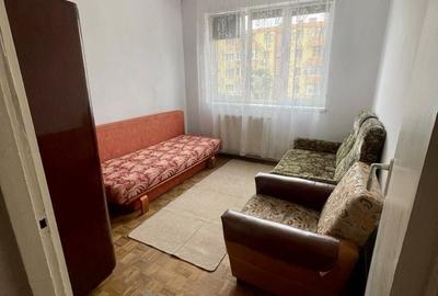 Apartament cu 3 camere semidecomandat în Central - 1