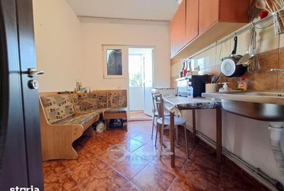 Apartament cu 2 camere decomandat în Nicolina
