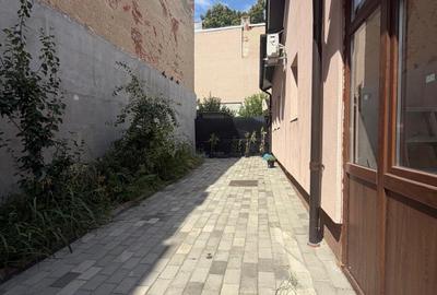 Casă individuală cu 5 camere cu Canalizare în Parcul Carol
