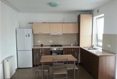 Apartament cu 2 camere decomandat, mobilat în Tractorul