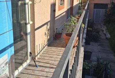 Apartament cu 3 camere decomandat în Bârzești