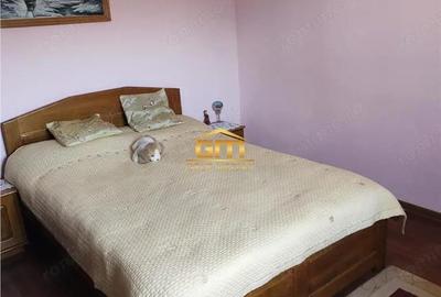 Casă cu 6 camere cu Teren 5600 Mp în Golești - 7
