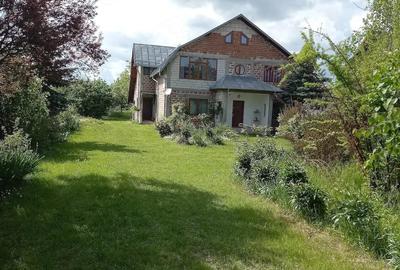 Casă cu 4 camere cu Teren 1758 Mp în Ștefănești