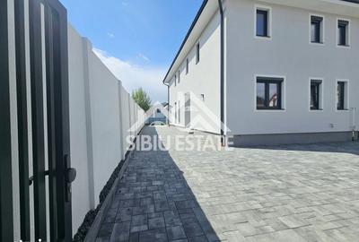 Casă cu 5 camere cu Teren 640 Mp în Șelimbăr