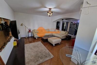Apartament cu 3 camere semidecomandat, mobilat în Drumul Sării