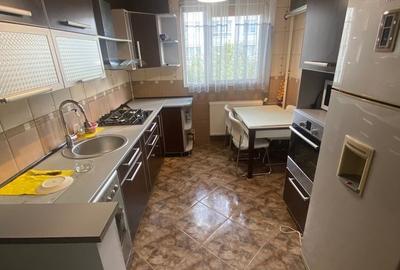 Apartament cu 4 camere decomandat în 1 Decembrie 1918