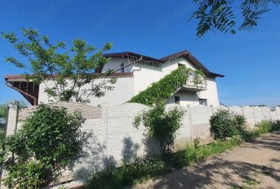 Casă cu Teren 718 Mp în Icoana