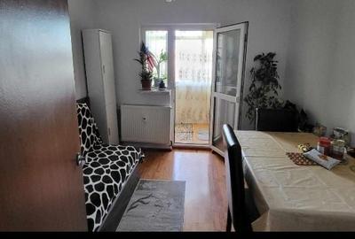 Apartament cu 2 camere decomandat în Rovine