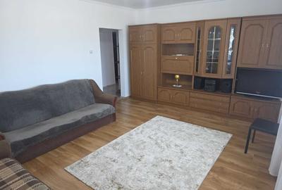 Apartament cu 3 camere decomandat în Găvana