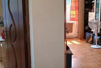 Apartament cu 3 camere decomandat în Micro II