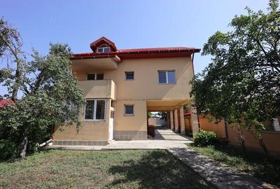 Casă cu 6 camere cu Teren 2900 Mp în Olteni