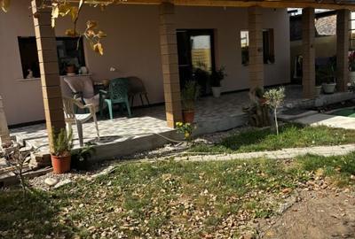 Casă individuală cu 5 camere cu Canalizare în Lascăr Catargiu