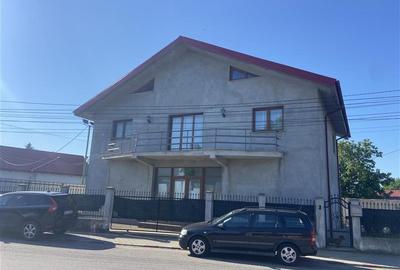 Casă individuală cu 6 camere cu Teren 373 Mp în Golești - 1