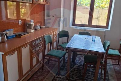 Casă cu 6 camere cu Teren 3300 Mp în Central - 13