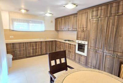 Casă cu 5 camere cu Teren 1103 Mp în Bucium