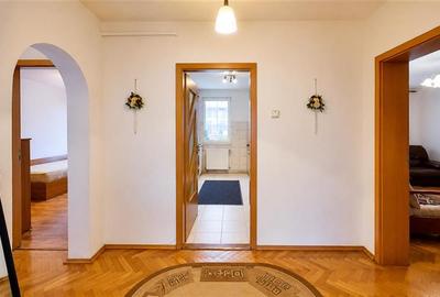 Apartament cu 4 camere decomandat, mobilat în Tractorul - 6