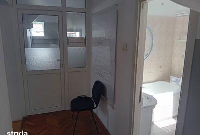 Casă cu 10 camere decomandat cu Teren 387 Mp în Basarabia - 2