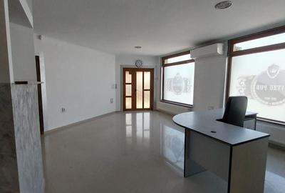 Spațiu comercial, de 80 mp, în Central - 5
